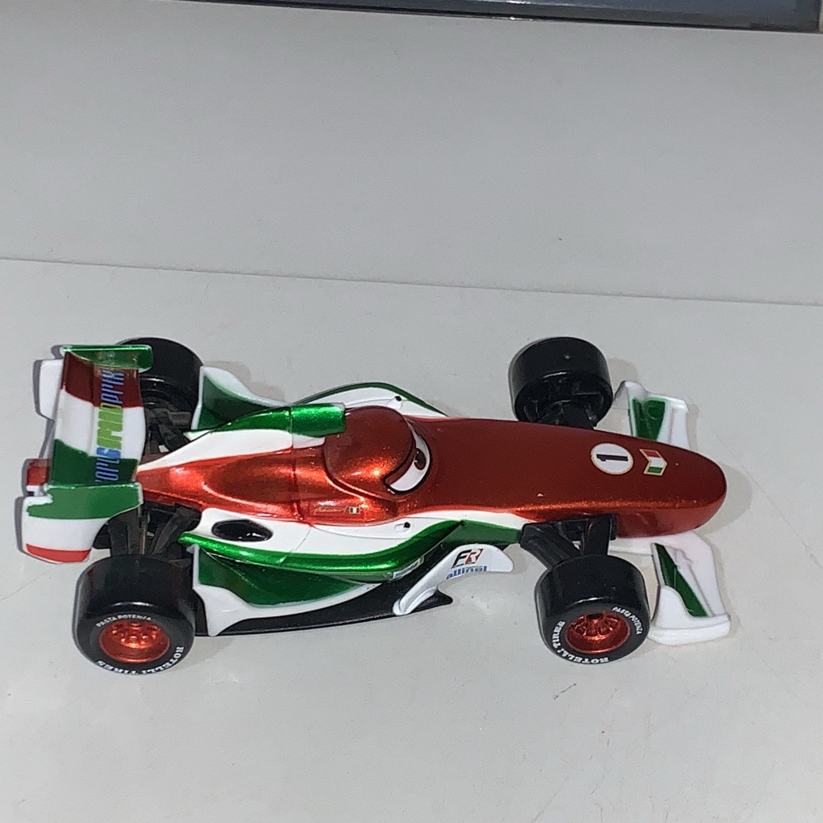 Foto 13 di 16