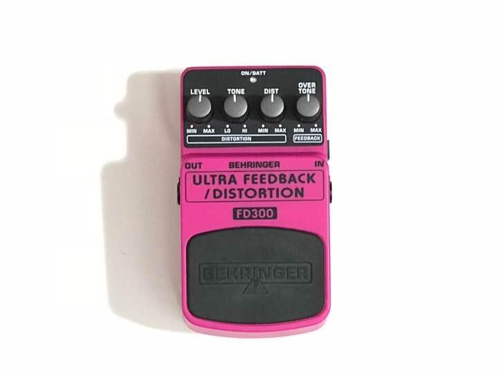 BEHRINGER FD300 Ultra Feedback Distortion Guitar Effects Pedal Very ...
