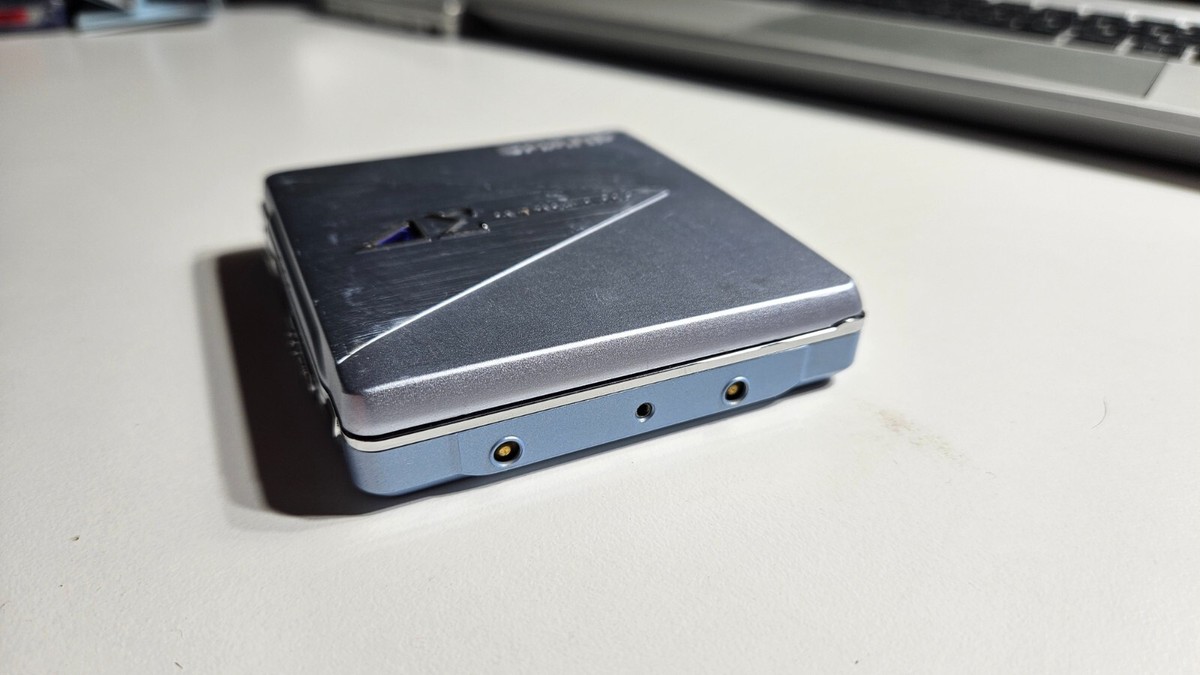 SHARP Auvi ポータブルMDプレーヤー MD-DS5-A Sharp MD-DS5-A 1-Bit Auvi MDLP Minidisc Player - Tested