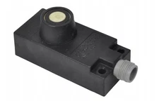 BAUMER ultrasonic distance measuring analog sensor UNDK 30U9193/S14