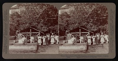 Parsis, descendants of fire-worshippers - Worshipping at sunset - Bombay, India