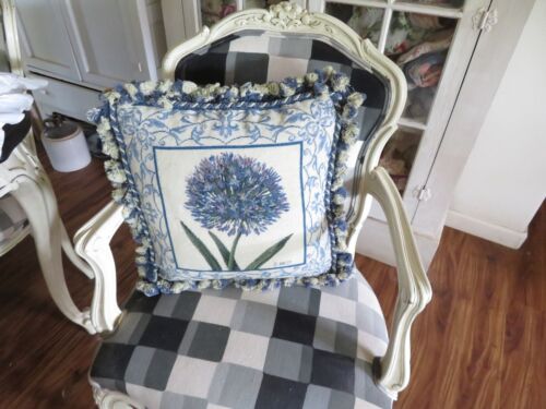 Vintage Aubusson style FRENCH COUNTRY Needlepoint Pillow French Blue Hydrangea - Foto 9 di 10