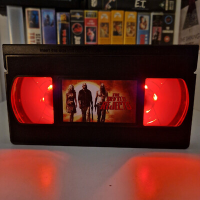 The Firefly Trilogy LED VHS Tonband Licht Lampe Geburtstag Weihnachten Geschenkidee Retro Horror