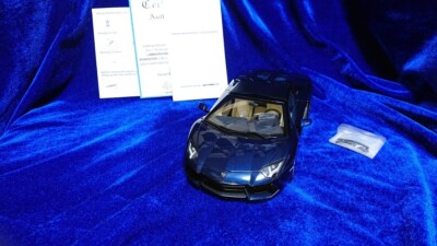 1/18 Lamborghini Aventador LP700-4 Roadster AUTOart 74698 Blu Hera