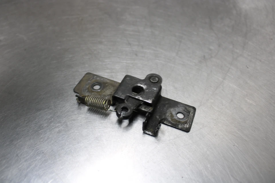 89-90 HONDA CB1 Rear Passenger Seat Latch — 第 3/3 张图片