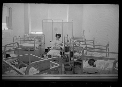 Photo:Georgetown Univ Hospital Pediatric Ward 1964 Children in Cribs
