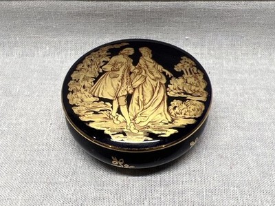 LIMOGES Castel Pense La Moi Round Trinket Box  Courtship Scene
