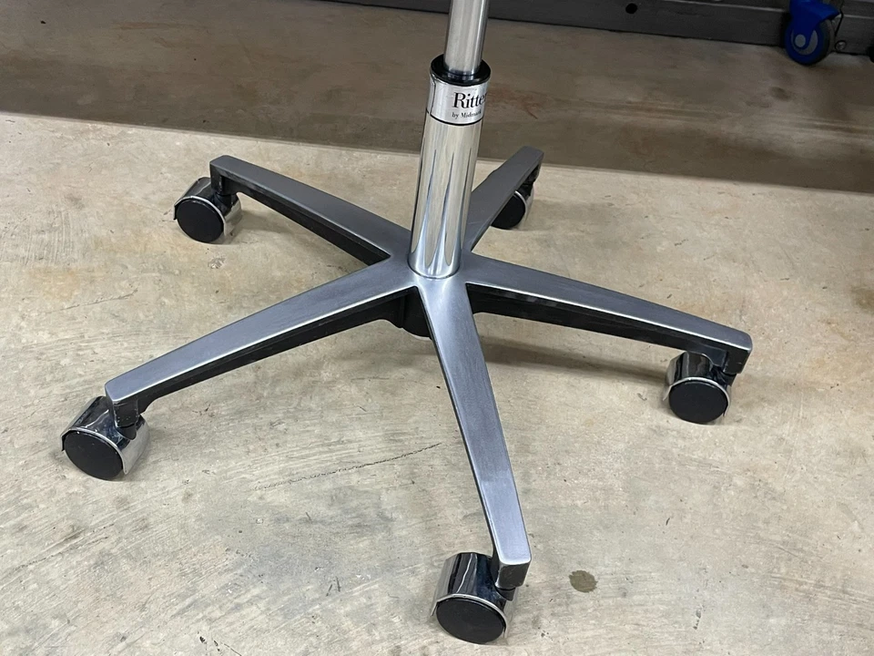 Banqueta médica Midmark Ritter exame de elevação a ar médico Borgonha - Imagem 2 de 4