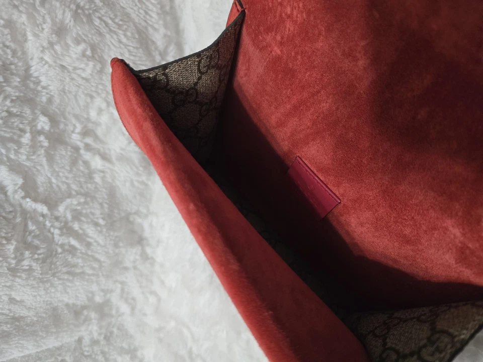 Bolso Gucci Dionysus GG Pequeño de Lona Recubierta Foto 2 de 4