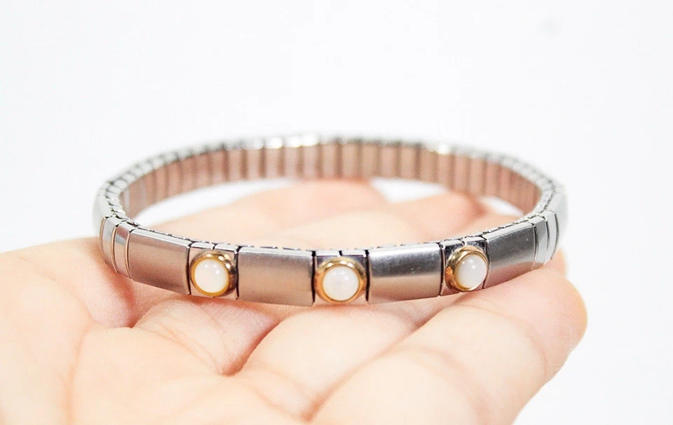 Pulsera elástica MANUEL ZED de acero inoxidable y oro de 18 quilates madreperla Foto 2 de 4