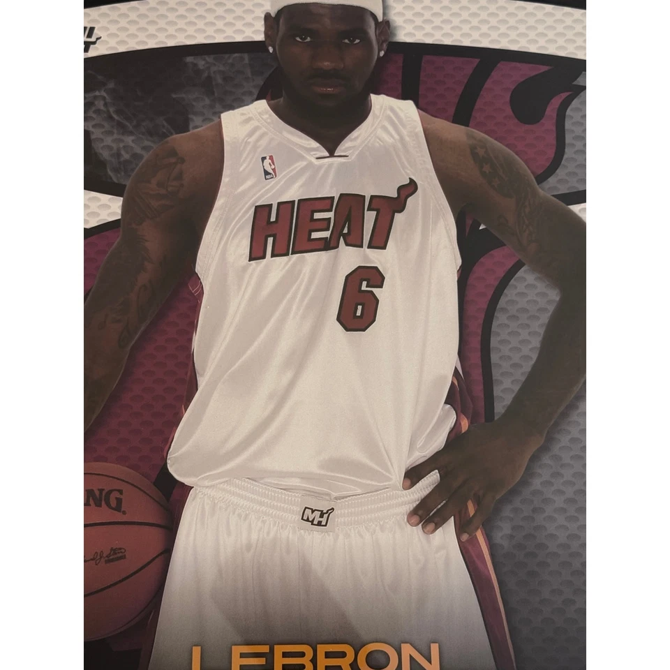 Póster vintage enmarcado de LeBron James NBA Miami Heat #6 Dwayne Wade 21" x 17" Foto 2 de 4