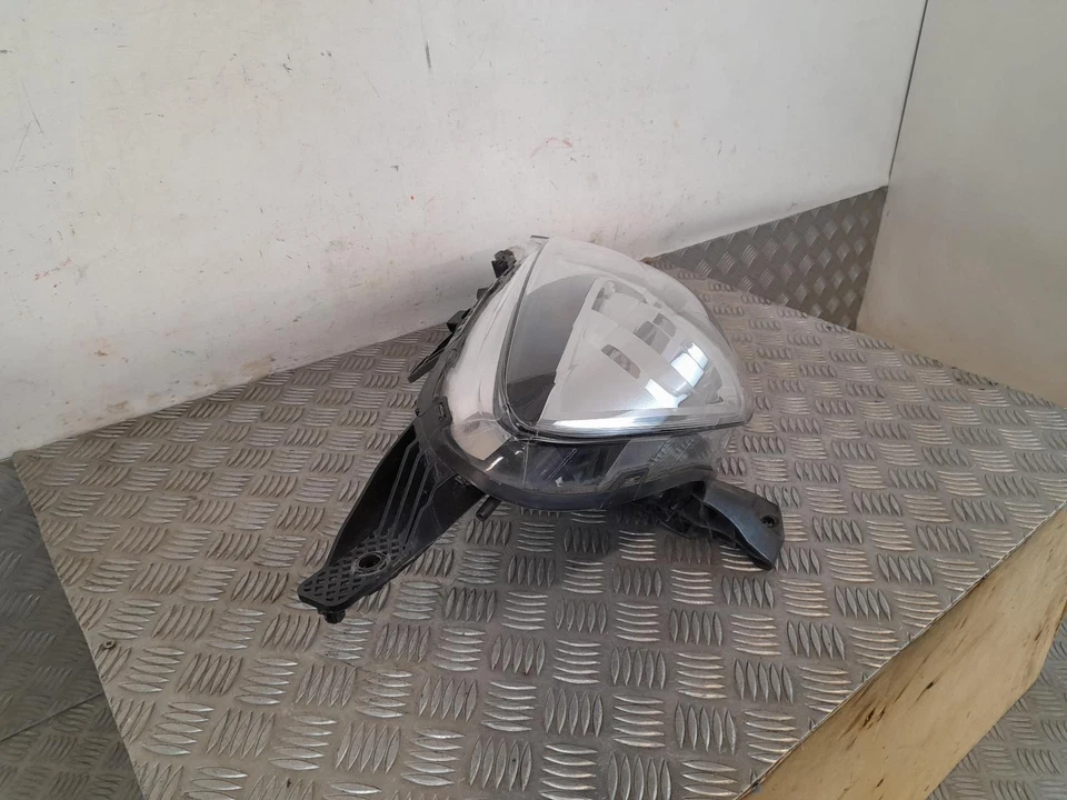 CITROEN DS3 Mk1 2009-2016 Right Drivers Side Headlamp Headlight 9677038180 - Image 4 of 4