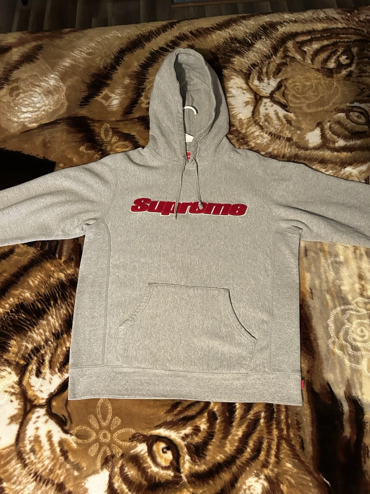 Sweat à capuche chenille suprême taille L