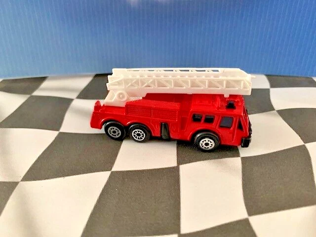 Maisto Fire Department Ladder Truck Red 1:64 - Image 2 of 3