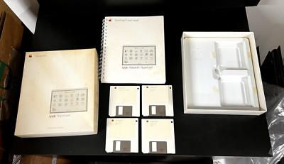 Vintage APPLE HyperCard Software For Macintosh M0556 with box and manual.
