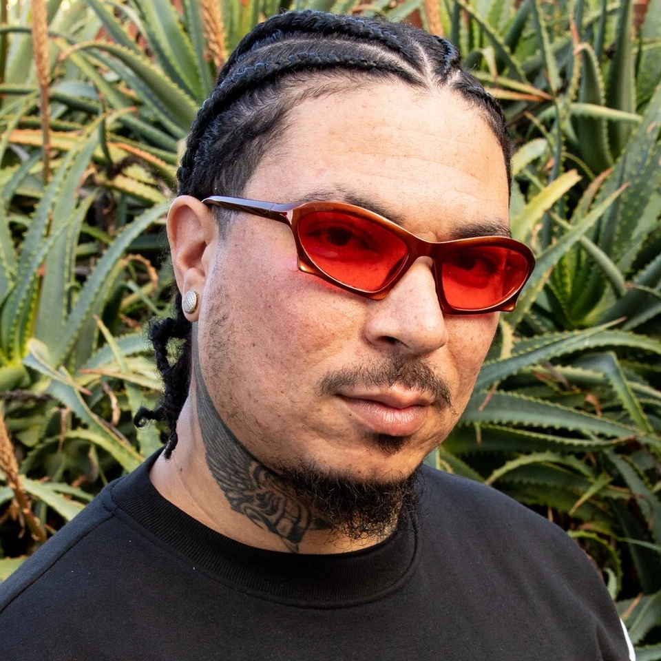 Genial Deporte Moda Envolvente Moda Rojo Murciélago Tonos Delirantes Hombres Mujeres Gafas de sol Foto 4 de 4