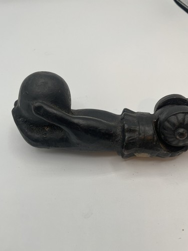 Ancien heurtoir de porte en fonte dame tenant la main boule - Photo 7/8