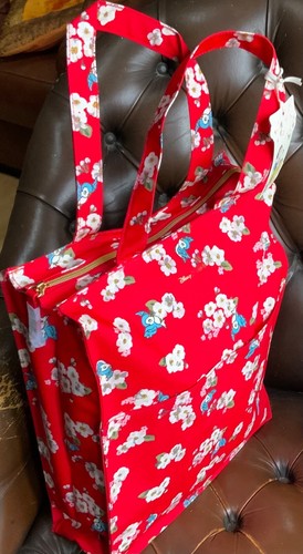 Disney X Cath Kidston Pocket Zipped Shopper ~ Snow White - Picture 2 of 3