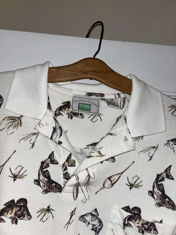 Camisa polo temática Michael Austin Fish blanca preppy mediana Foto 2 de 4