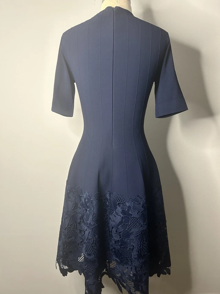 Vestido Lela Rose Azul Marino Calce y Acampanado Para Mujer Talla-Pequeña Floral Encaje Dobladillo Forrado Foto 3 de 4