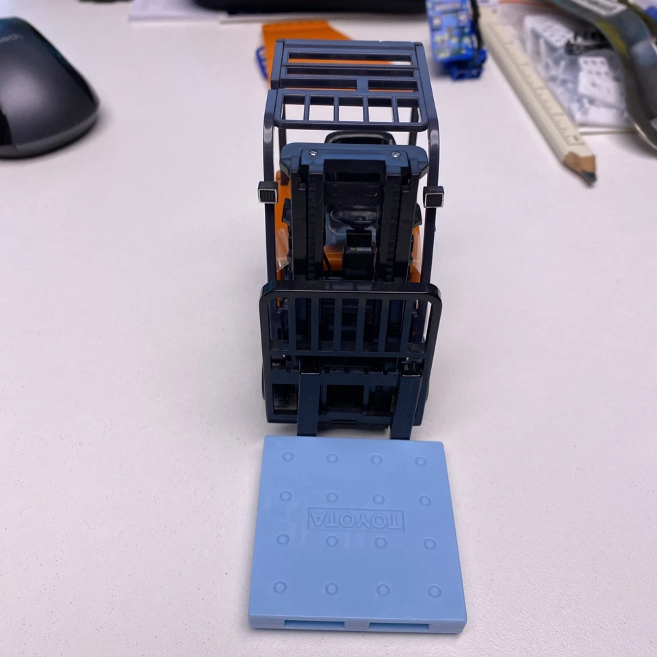 Carretilla elevadora Toyota escala 1:23 diecast con accesorio de palet — nueva caja abierta Foto 2 de 4