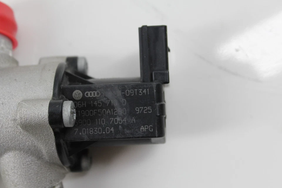 Audi TTS 2009-2010 2,0 L turbo desviador válvula brida 06F145751A OEM Foto 3 de 4