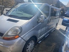 Renault Trafic II crew cab LL29 LWB Van 2006 2.5L 140 Diesel 6 Speed Manual