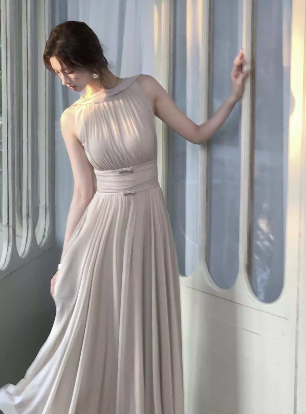 Vestido Largo Gris Claro Estilo Sofisticado Cintura Alta Para Invitada Elegante