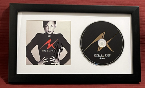 ALICIA KEYS SIGNED & FRAMED GIRL ON FIRE AMAZING CD DISPLAY AUTOGRAPH COA - Picture 1 of 5