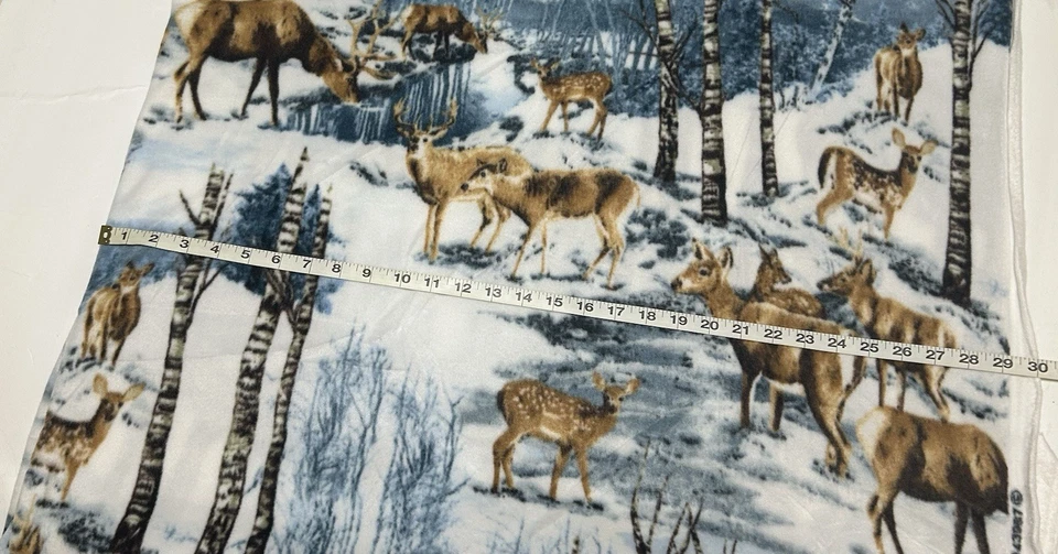 Новая флисовая ткань во дворе — олень на снежном зимнем фоне — ширина 58 дюймов - Изображение 2 из 3