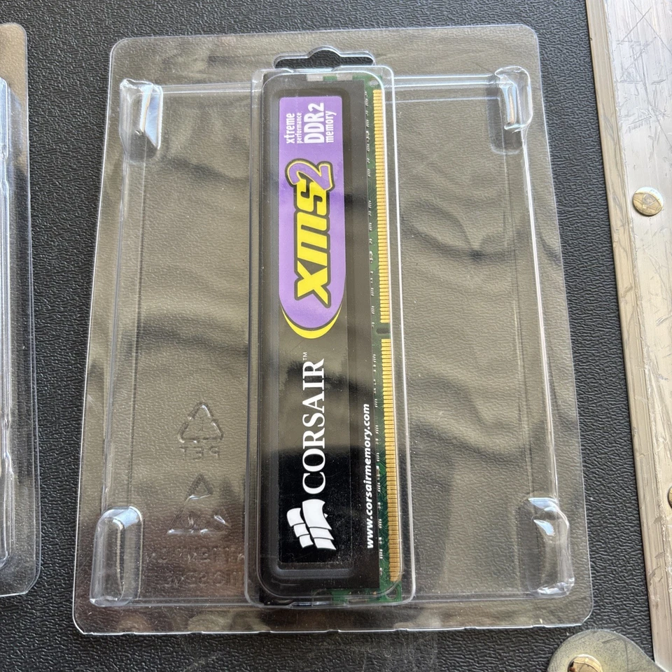 Corsair XMS2 2GB ( 2x1 GB) DDR2 800 MHz Desktop Memory CM2X1024-6400 - Image 2 of 3