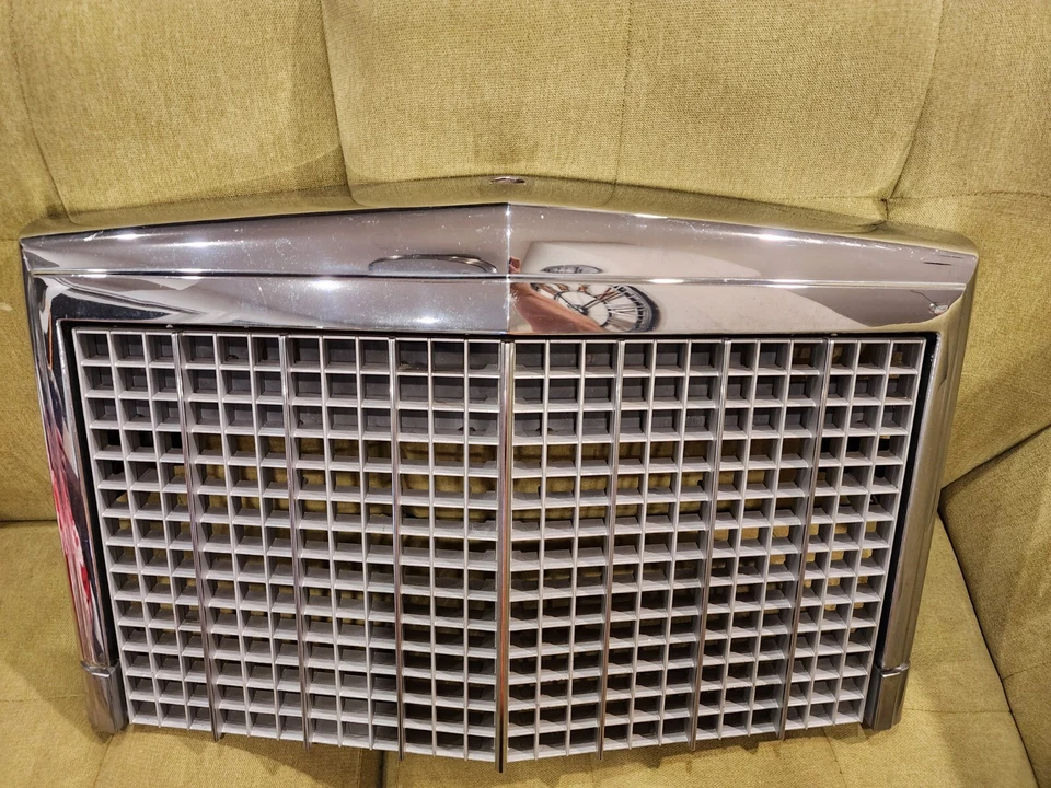 1985-1987 Lincoln Town Car Front Grill Grille Chrome Assembly Towncar OEM - Image 2 of 4