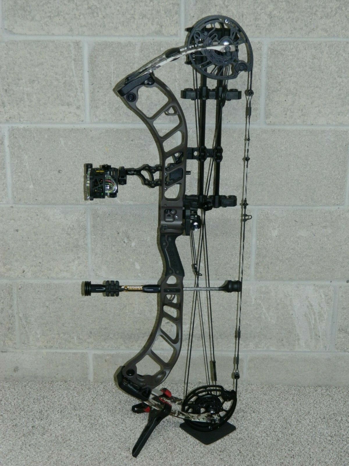 2021 Loaded Prime Nexus 4 Bow Package - 60 to 70 lb, 23.5 to 30.5" Draw Length - Picture 2 of 11