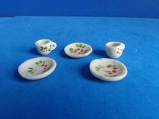 VINTAGE MINIATURE DOLLHOUSE CHINA CUPS AND SAUCERS