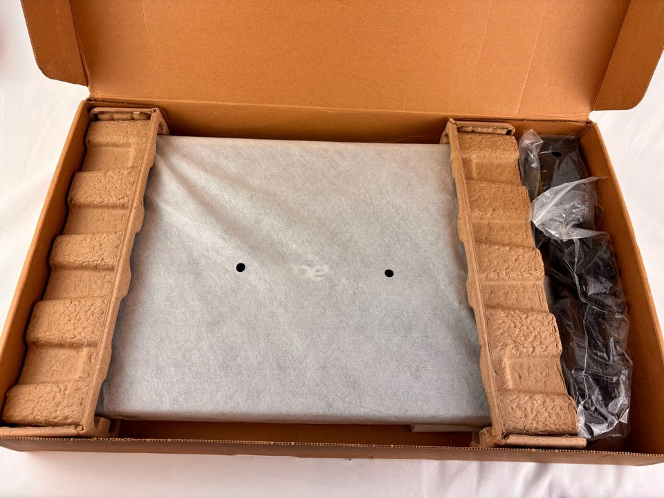 Acer Aspire 5 15.6" Intel Core I3-7100U, 8GB Ram, 1TB HDD, A515-51-3509 OPEN BOX - Image 3 of 4