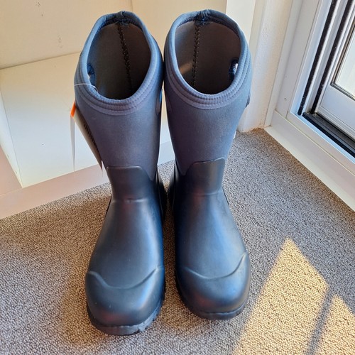 Bogs Boots EU 37 Womens Or Youth US 4 Mid Calf New Rain Gumboots Waterproof - Picture 4 of 21