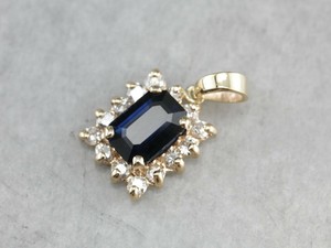 1-50-carat-Blue-Sapphire-amp-Diamond-Halo-Pendant-With-18-034-In-14K-Yellow-Gold-Over