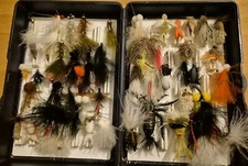 A FOX SALMON FLY BOX WITH A GOOD SELECTION OF FLIES  FLIES ALL GOOD CONDITION 