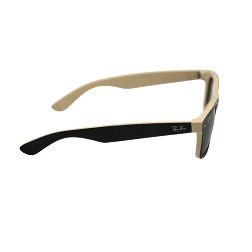 Occhiali da sole Ray-Ban RB2132 New Wayfarer 875 nero su beige - Foto 4 di 7