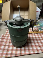 VTG White Mountain Wood Hand Crank Ice Cream Freezer Maker 2 Quart