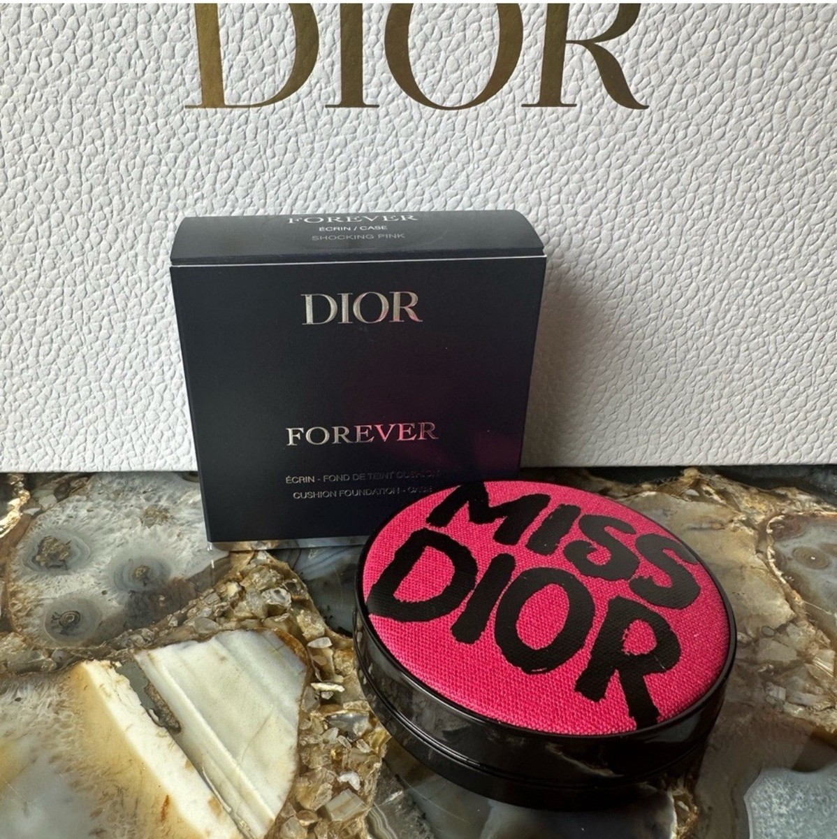 Christian dior ショッキング　ピンク　クッション s-l400.jpg