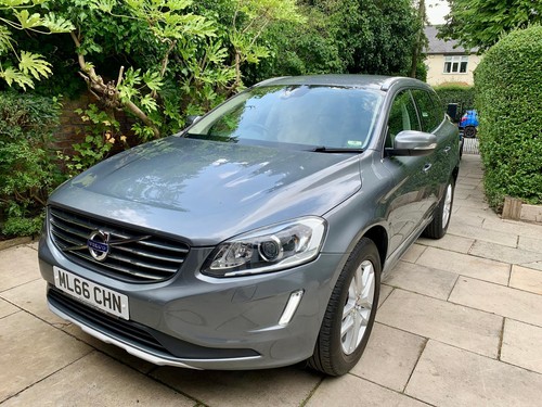 Volvo XC60 2.4 D5 SE LUX NAV AWD - Picture 12 of 18