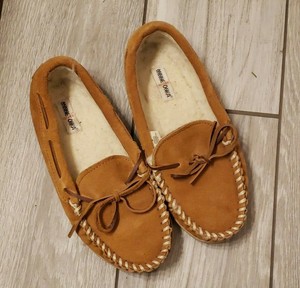 minnetonka fleece lined moccasins