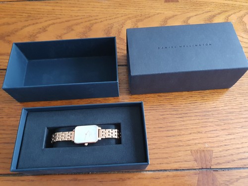 Daniel Wellington Quadro Lumine 5 Link Melrose Watch, Real Mother of Pearl Dial - Picture 7 of 22