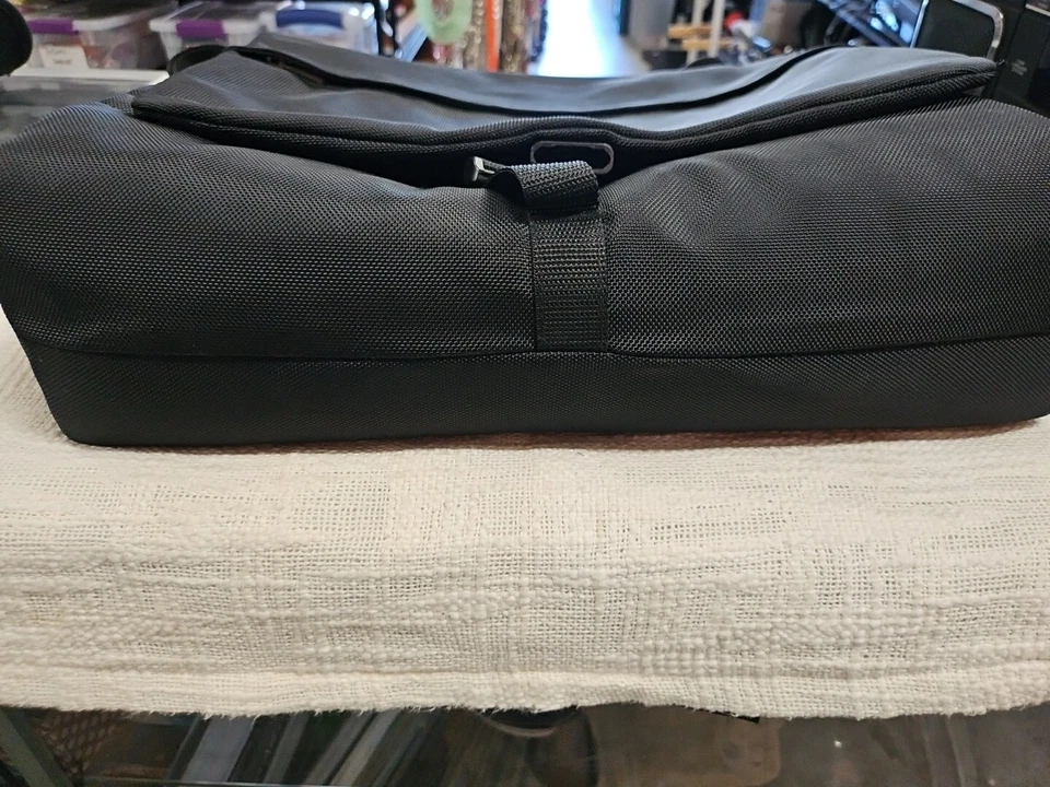 Belkin Negro Mensajero Trasero Acolchado Para Laptop 14"x17"x5" Foto 3 de 4