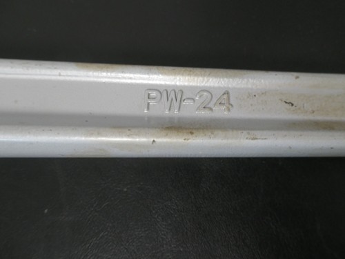 Pittsburgh PW-24 24" & PW-18 18" Aluminum Pipe Wrench Set - Picture 8 of 10