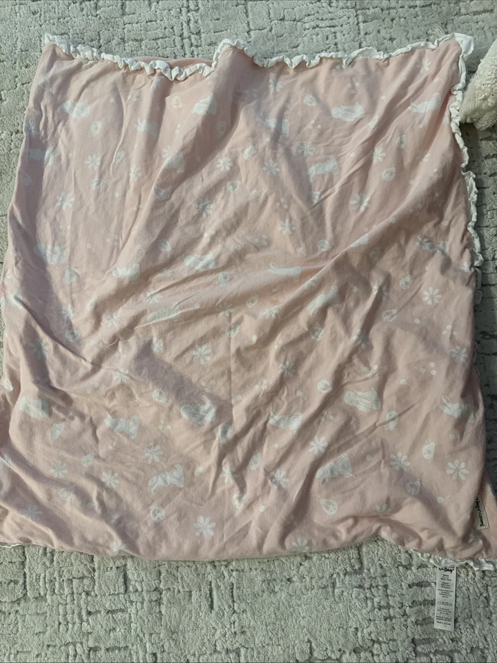 Bunnies By The Bay 婴儿毯 粉色和白色 兔子 女士 Bugs Flowers Ruffle — 第 4/4 张图片