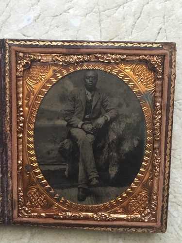1800 HANDSOME  WELL  DRESSED AFRICAN AMERICAN MAN  SUIT FUR  RUG Tin Type Photo