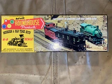 HO Scale, Roundhouse #1302. 60' Bulkhead Flat Car. Burlington Northern