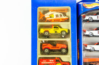 Vintage 1994 Hot Wheels 5 Car Gift Pack Lot Baywatch & 2000 Harley
